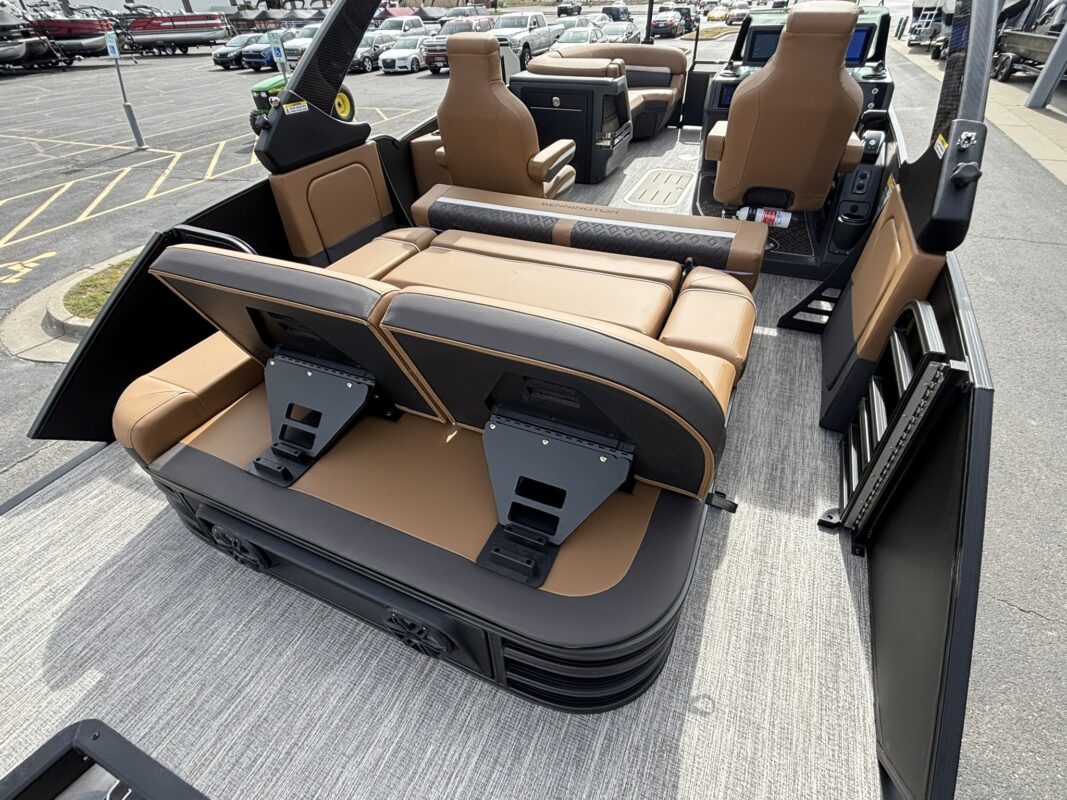 2026 Bennington 23 MCSB Luxe