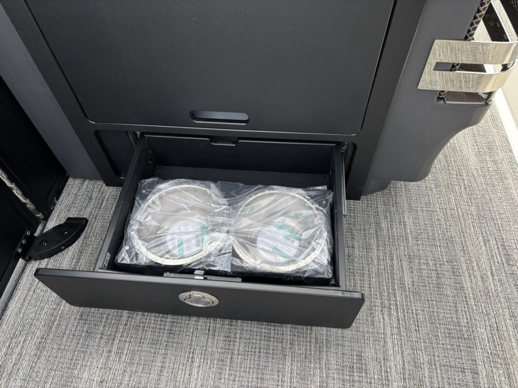 2026 Bennington 23 MCSB Luxe