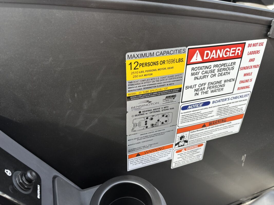 2026 Bennington 23 MCSB Luxe