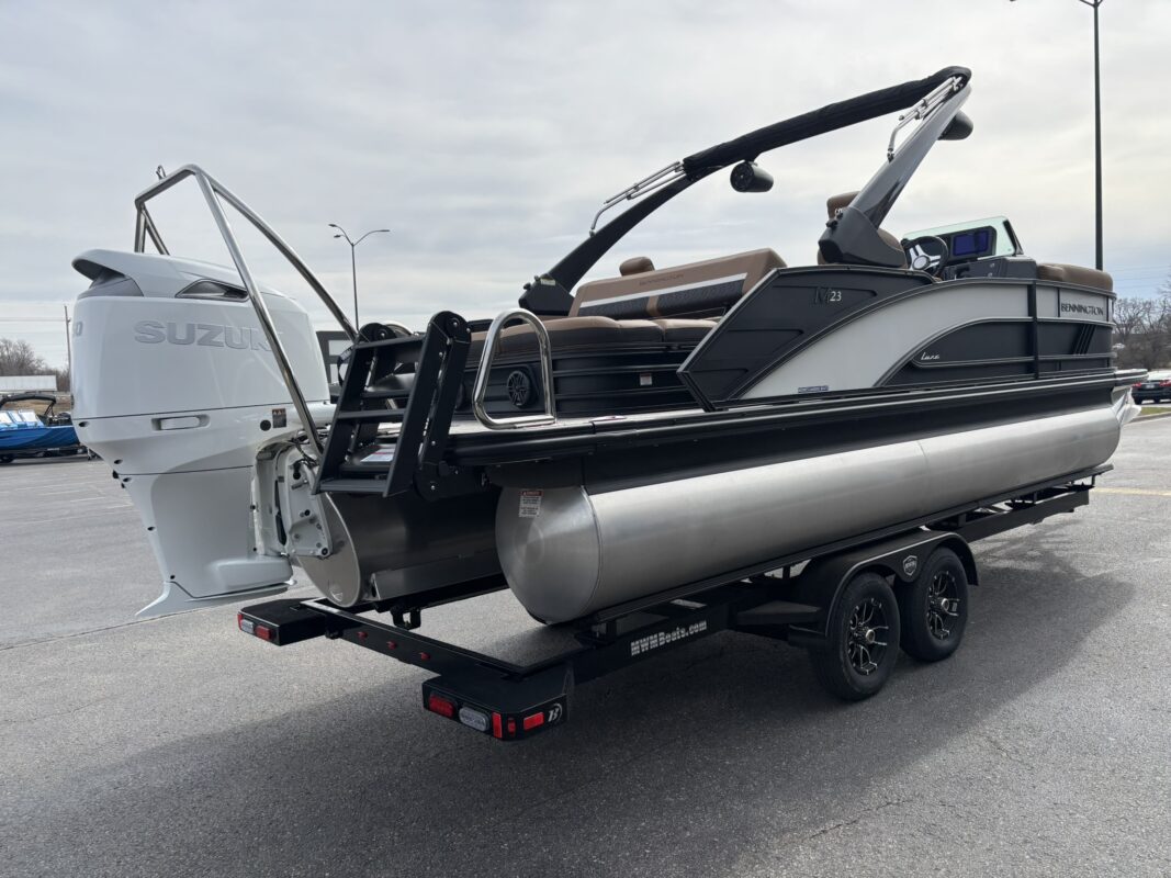 2026 Bennington 23 MCSB Luxe