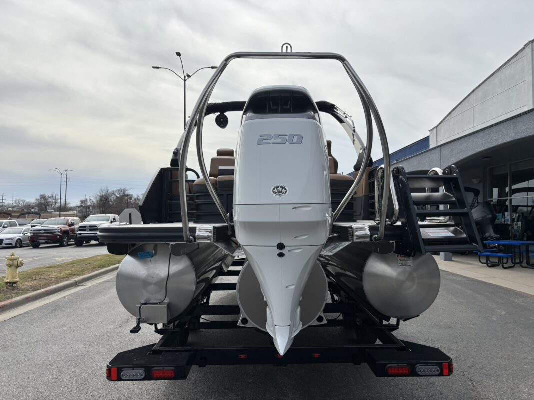 2026 Bennington 23 MCSB Luxe