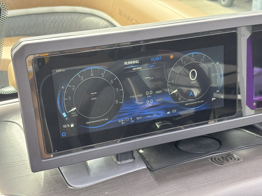 2026 Bennington 23 MCSB Luxe