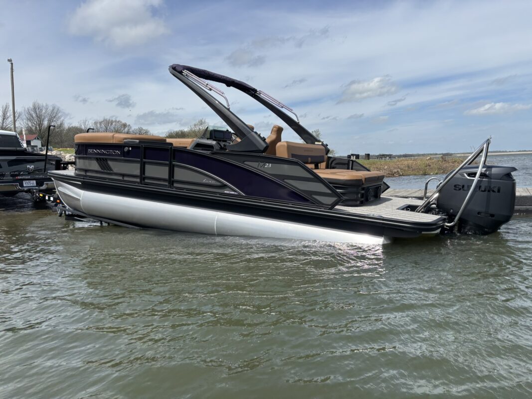 2026 Bennington 23 MCSB Luxe