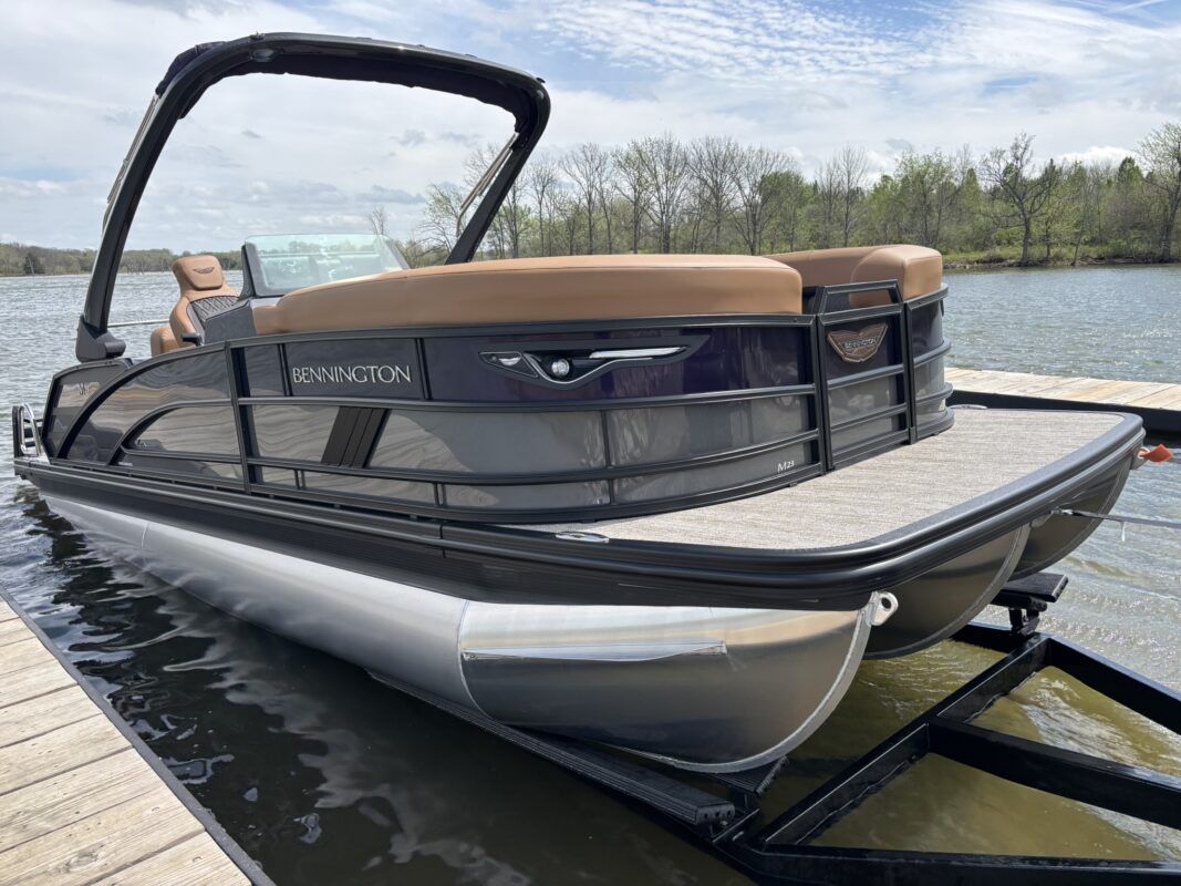2026 Bennington 23 MCSB Luxe