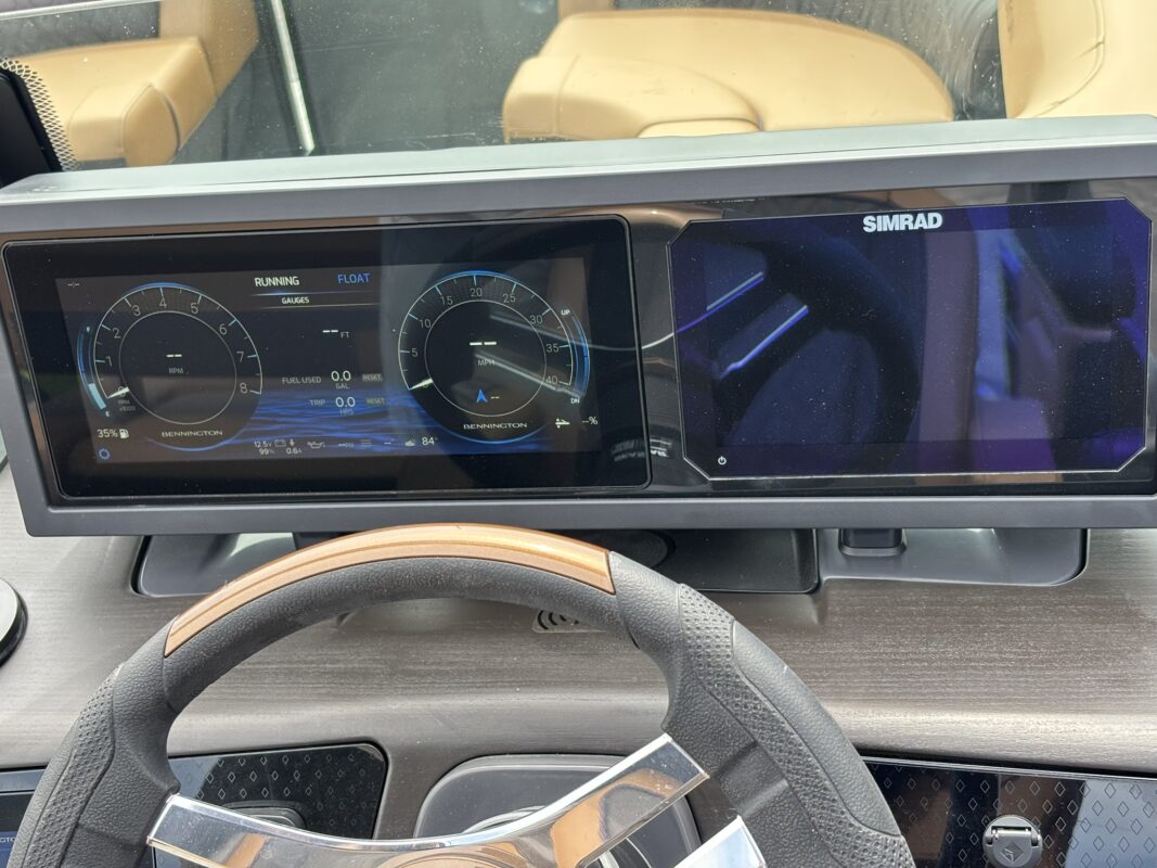 2026 Bennington 23 MCSB Luxe