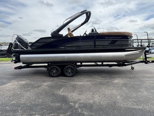 2026 Bennington 23 MCSB Luxe