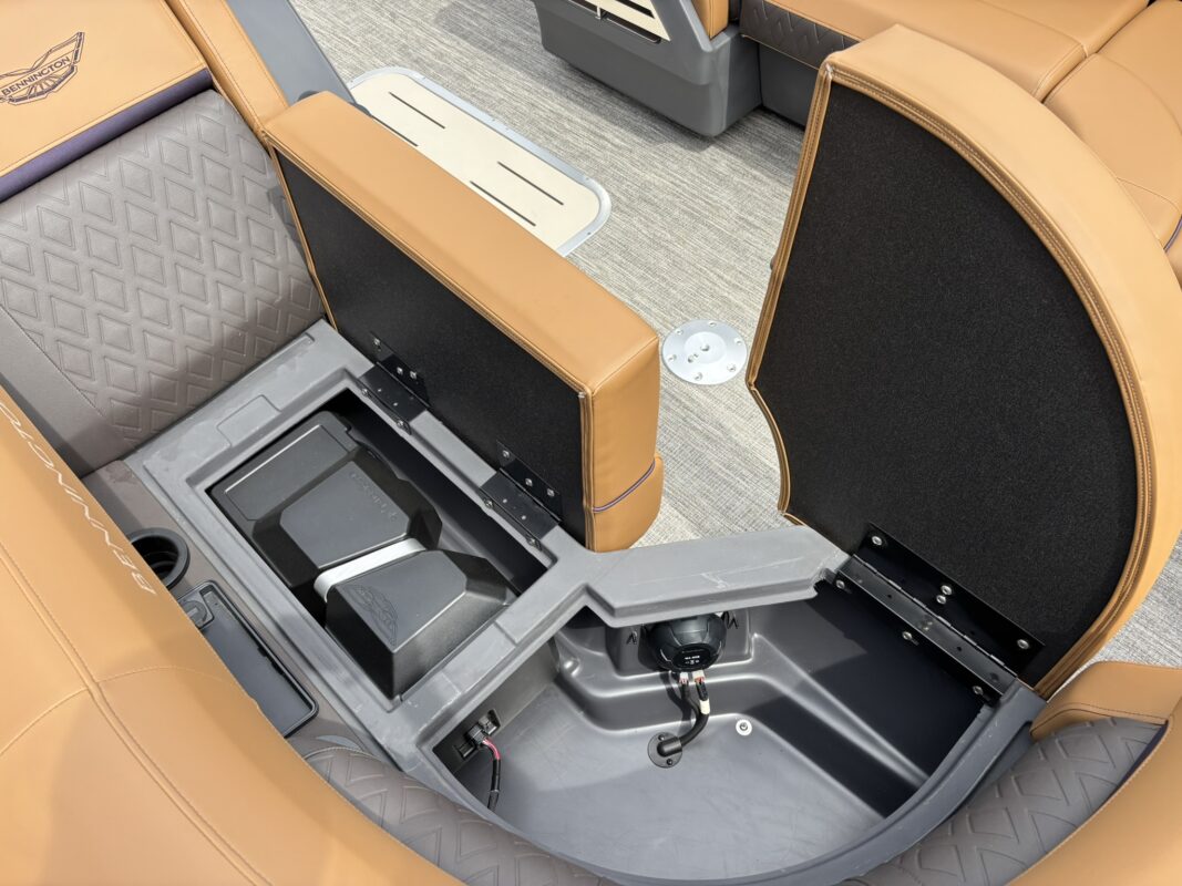 2026 Bennington 23 MCSB Luxe