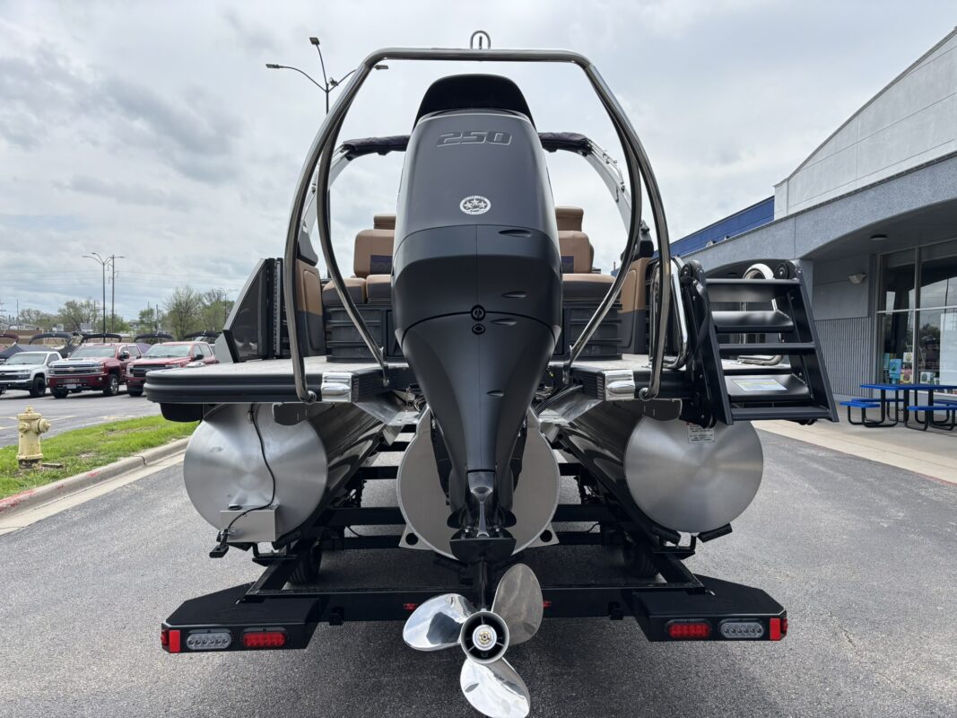 2026 Bennington 23 MCSB Luxe