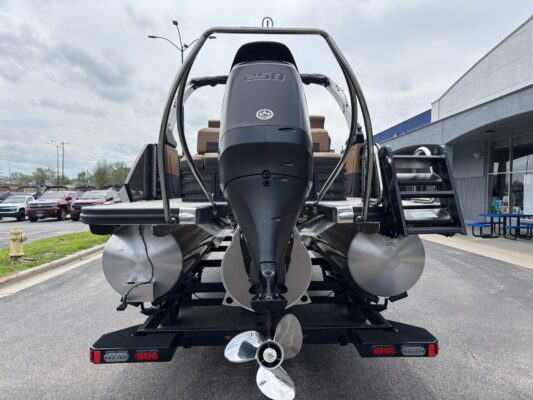 2026 Bennington 23 MCSB Luxe