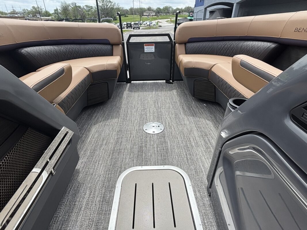 2026 Bennington 23 MCSB Luxe