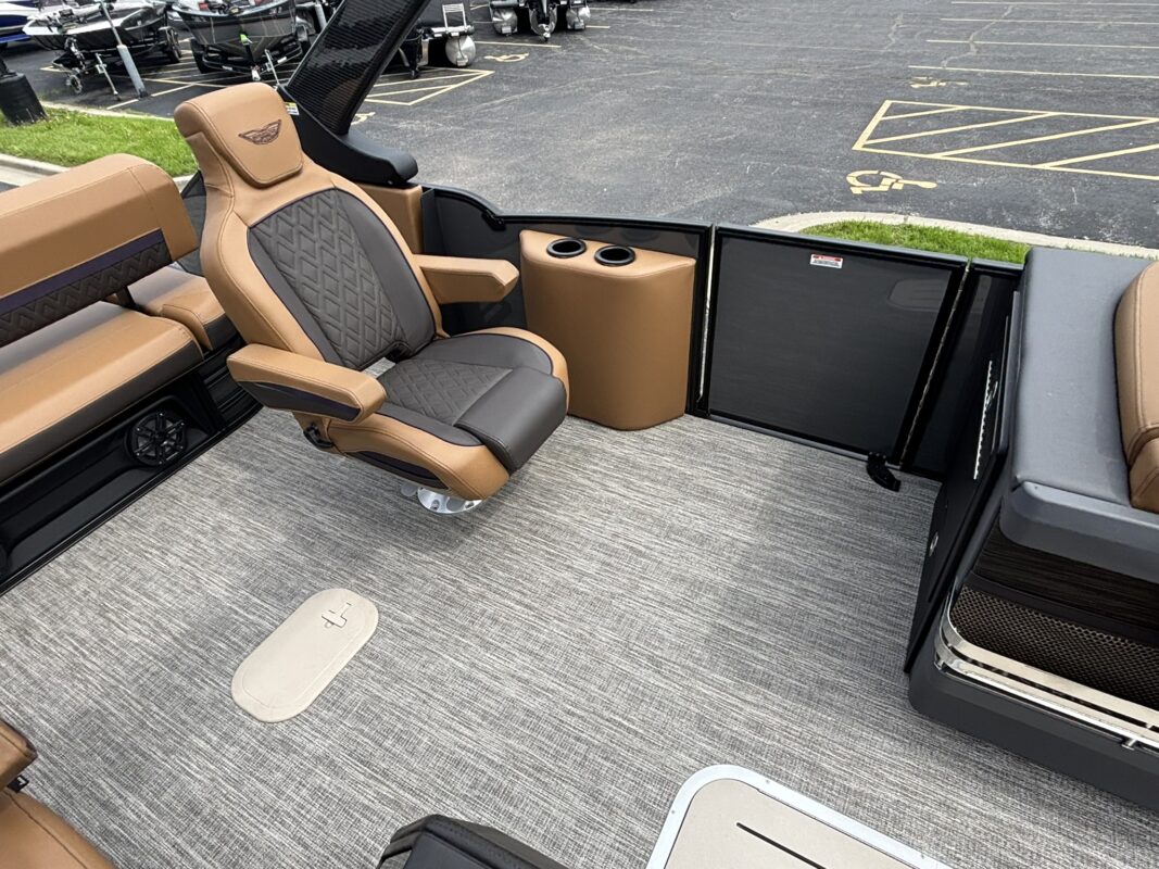 2026 Bennington 23 MCSB Luxe