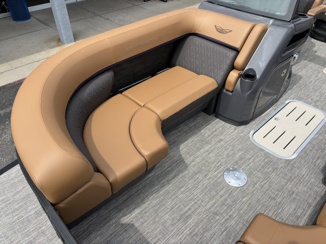 2026 Bennington 23 MCSB Luxe