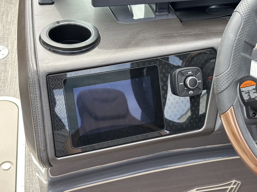 2026 Bennington 23 MCSB Luxe