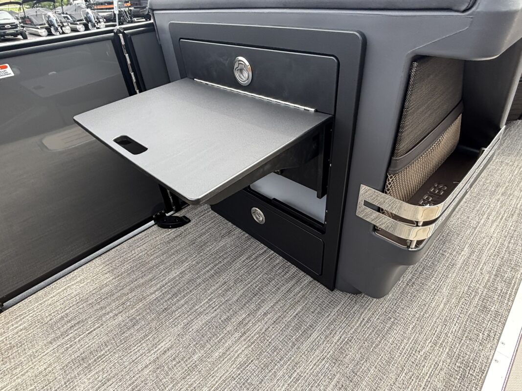 2026 Bennington 23 MCSB Luxe