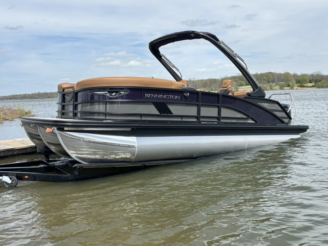 2026 Bennington 23 MCSB Luxe