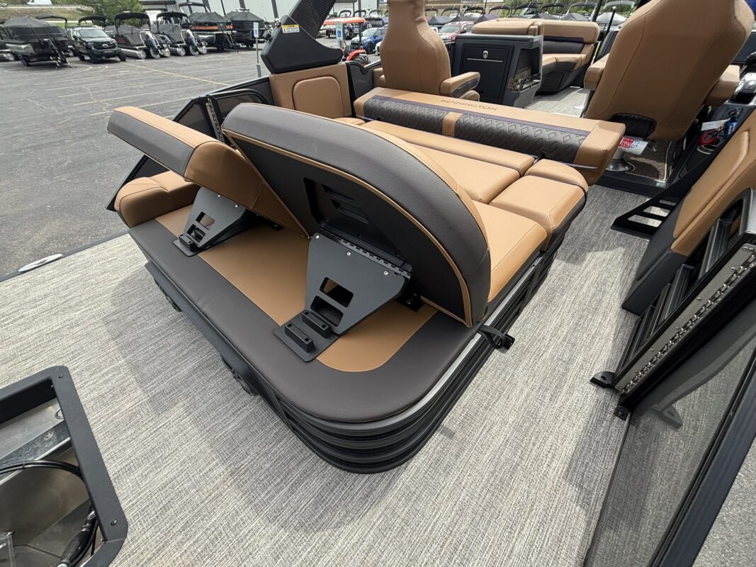 2026 Bennington 23 MCSB Luxe