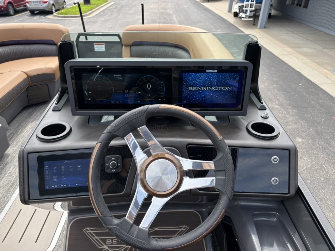 2026 Bennington 23 MCSB Luxe
