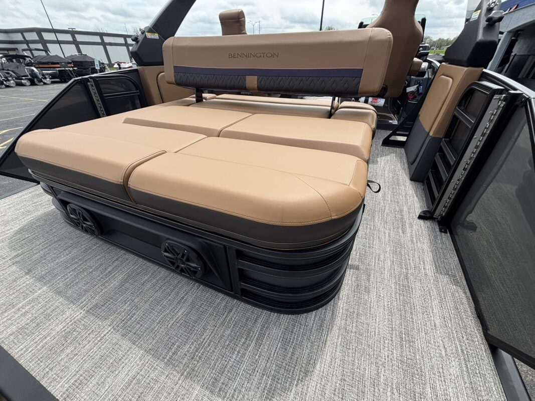 2026 Bennington 23 MCSB Luxe