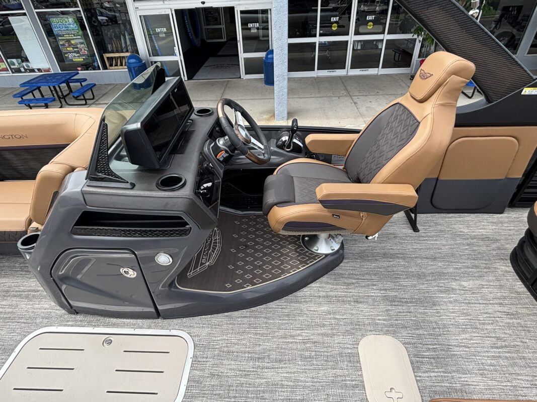 2026 Bennington 23 MCSB Luxe