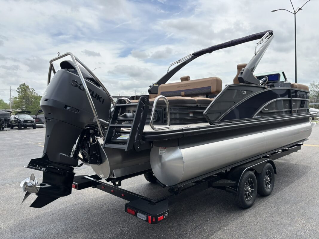 2026 Bennington 23 MCSB Luxe