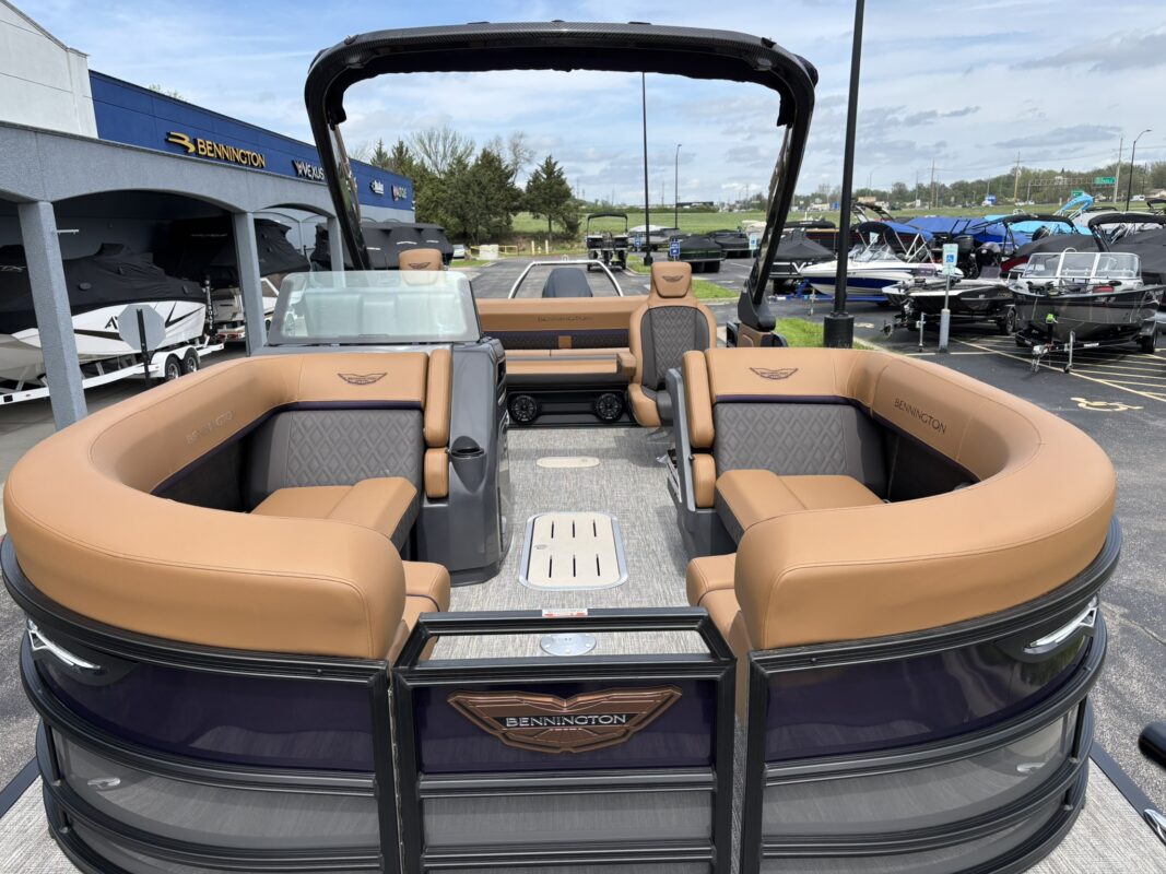 2026 Bennington 23 MCSB Luxe