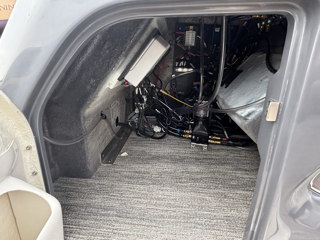 2026 Bennington 23 MCSB Luxe