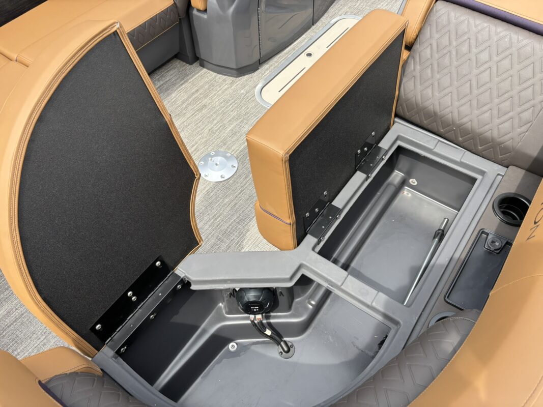 2026 Bennington 23 MCSB Luxe