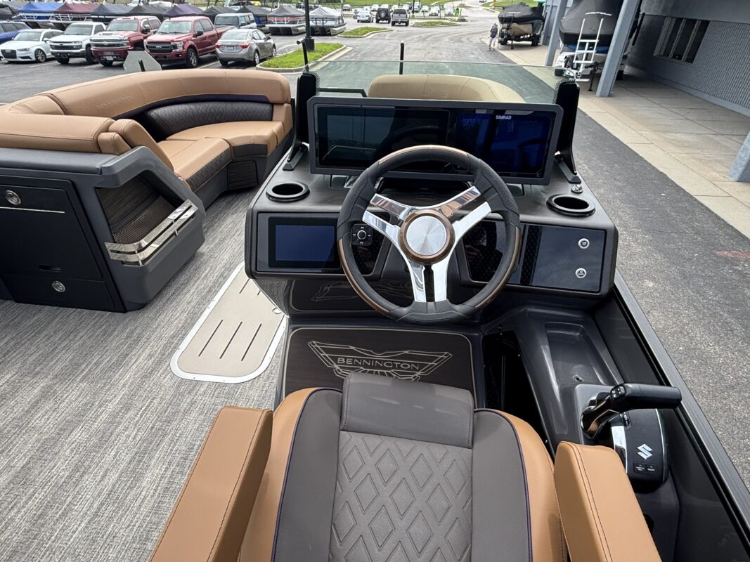 2026 Bennington 23 MCSB Luxe