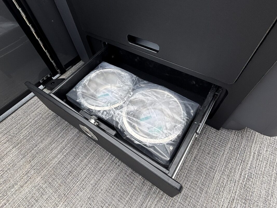 2026 Bennington 23 MCSB Luxe