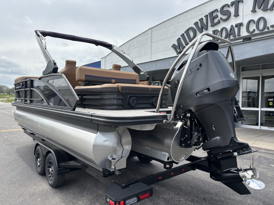 2026 Bennington 23 MCSB Luxe