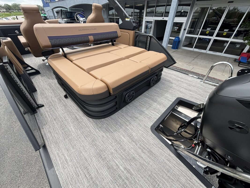 2026 Bennington 23 MCSB Luxe