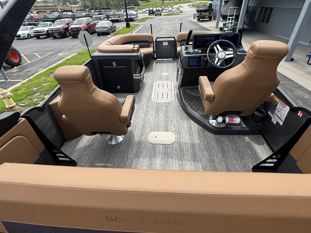 2026 Bennington 23 MCSB Luxe