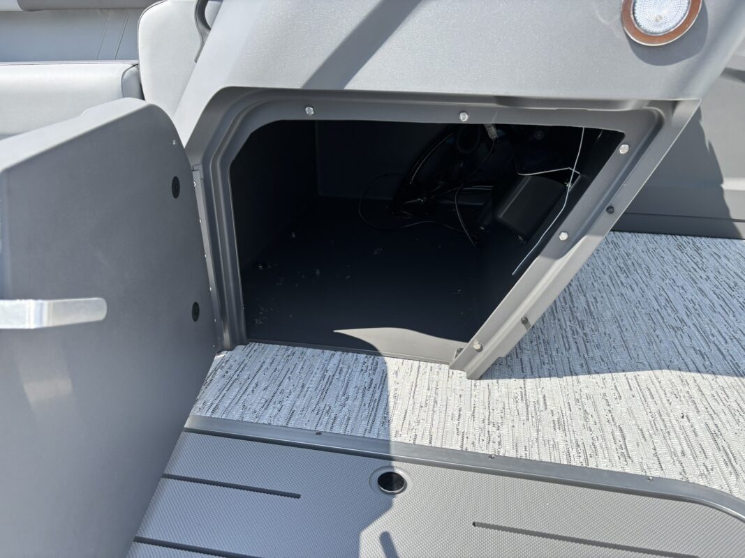 2026 Bennington 22 SSB Base