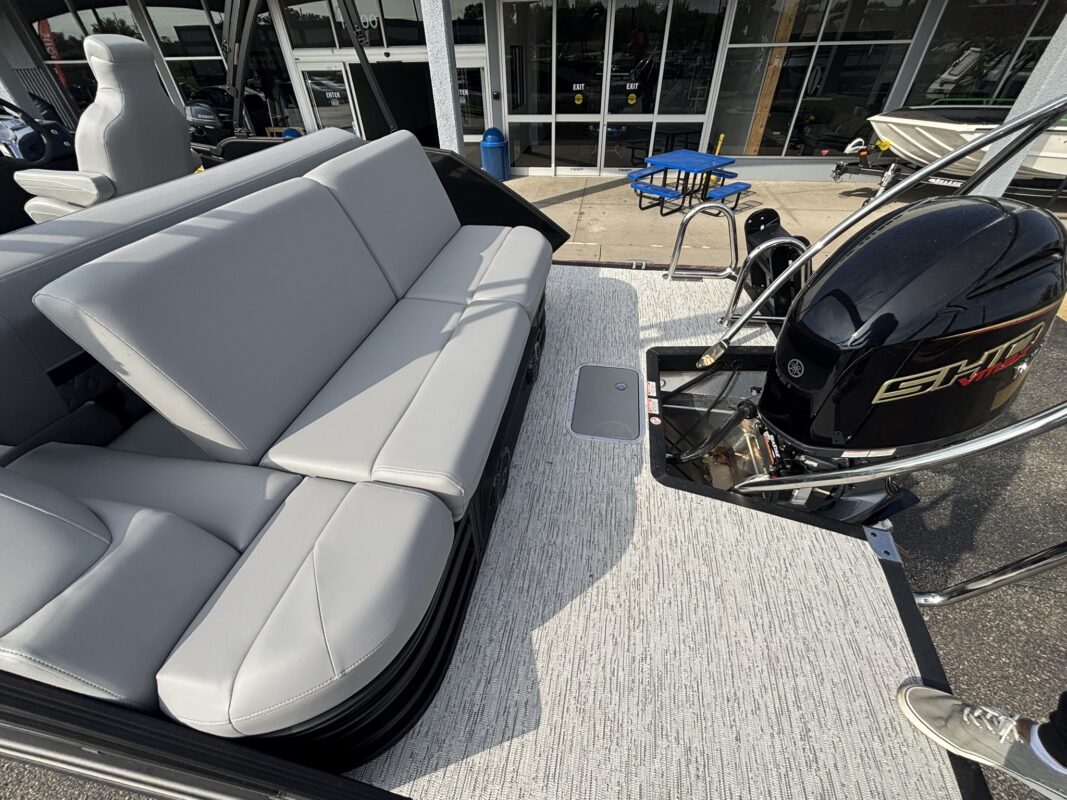 2026 Bennington 22 MSB Base