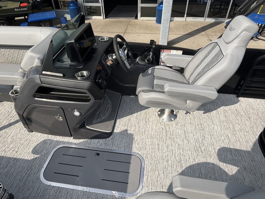 2026 Bennington 22 MSB Base