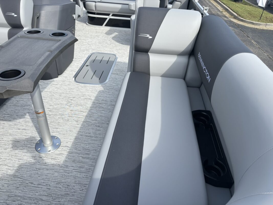 2026 Bennington 22 SSB Base