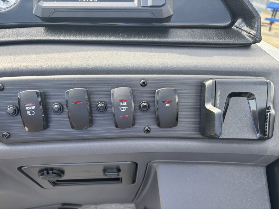 2026 Bennington 22 SSB Base