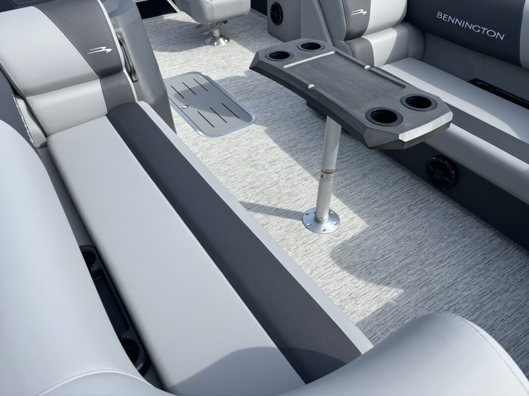 2026 Bennington 22 SSB Base