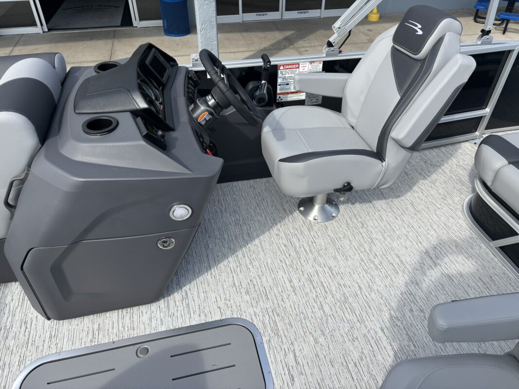 2026 Bennington 22 SSB Base