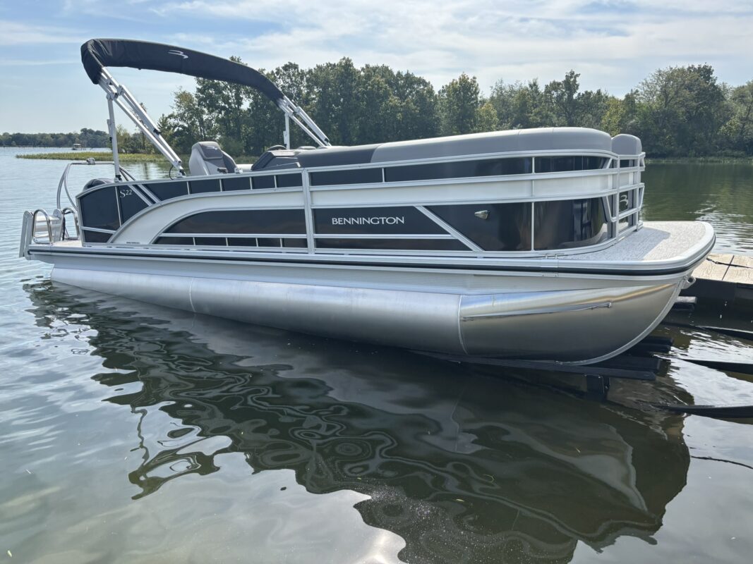 2026 Bennington 22 SSB Base