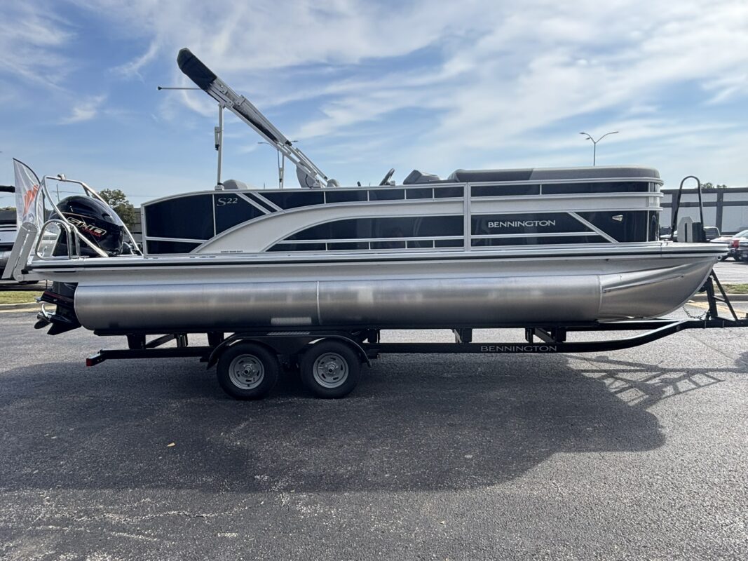 2026 Bennington 22 SSB Base