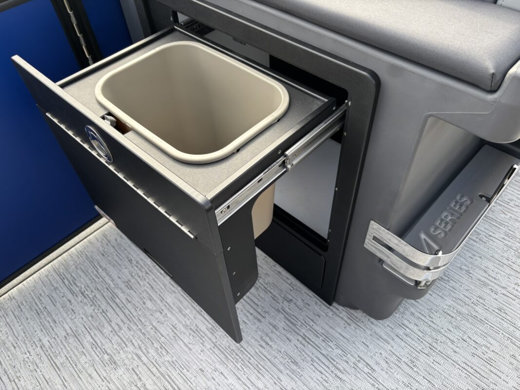 2026 Bennington 22 MFB Base