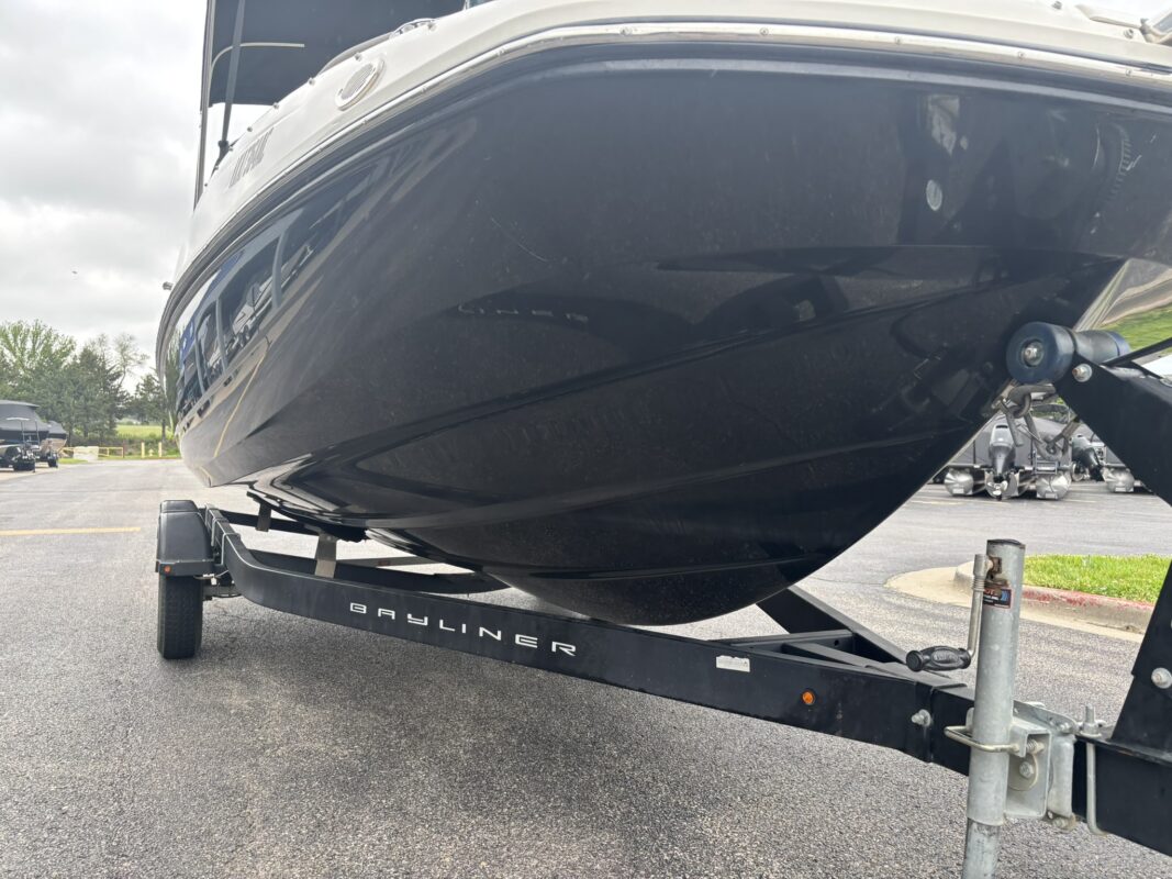 2019 Bayliner 210 DB