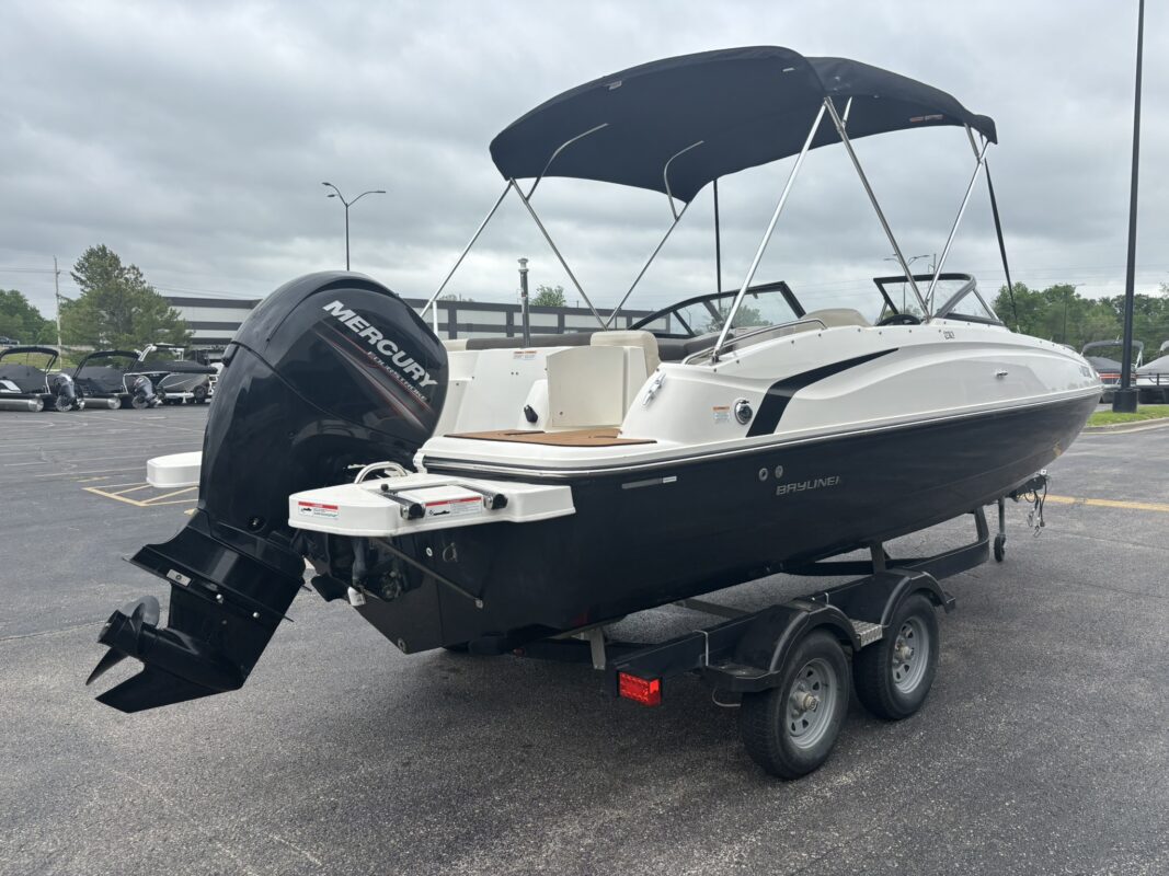 2019 Bayliner 210 DB