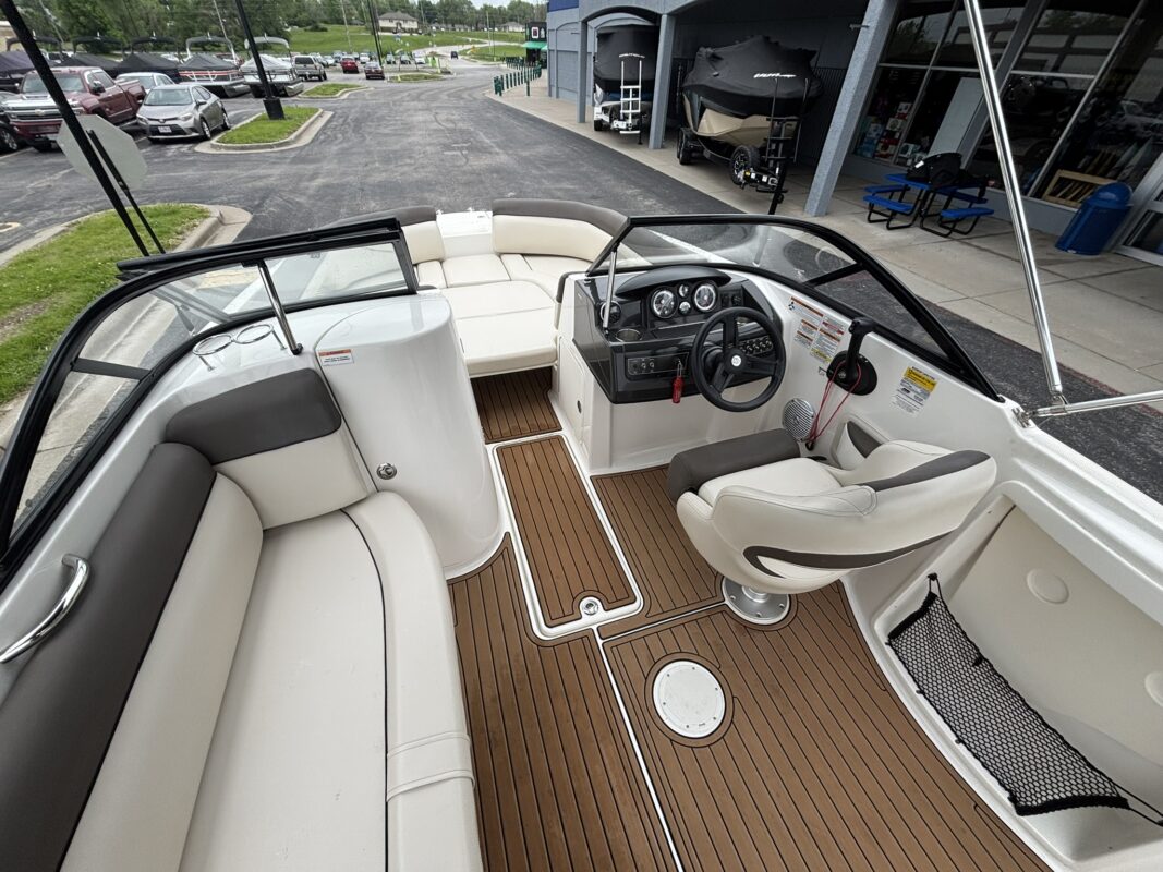 2019 Bayliner 210 DB