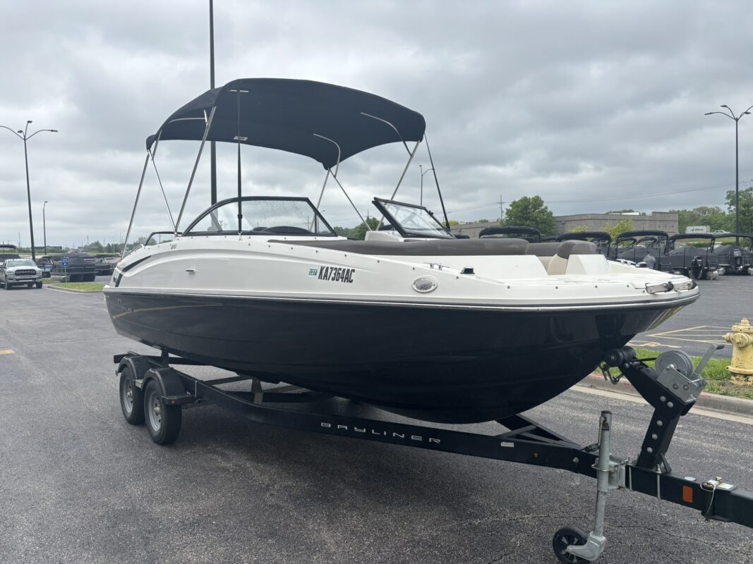 2019 Bayliner 210 DB