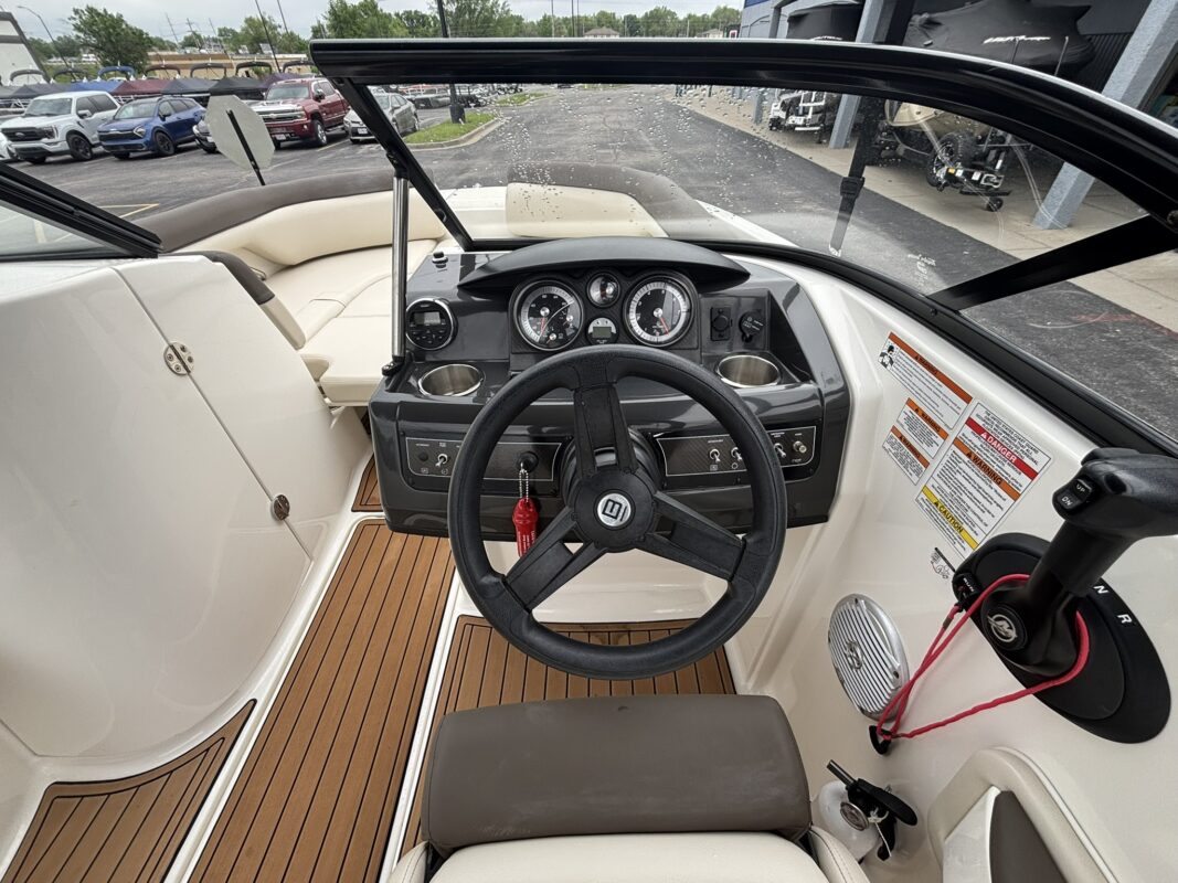 2019 Bayliner 210 DB
