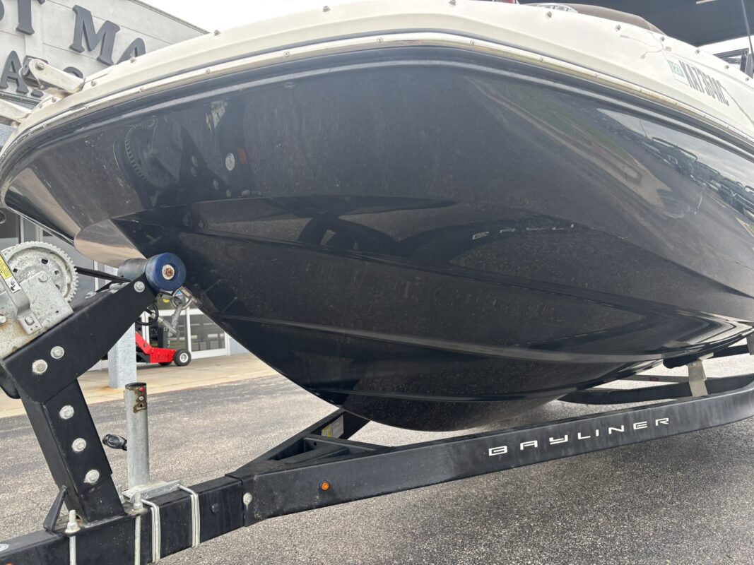 2019 Bayliner 210 DB