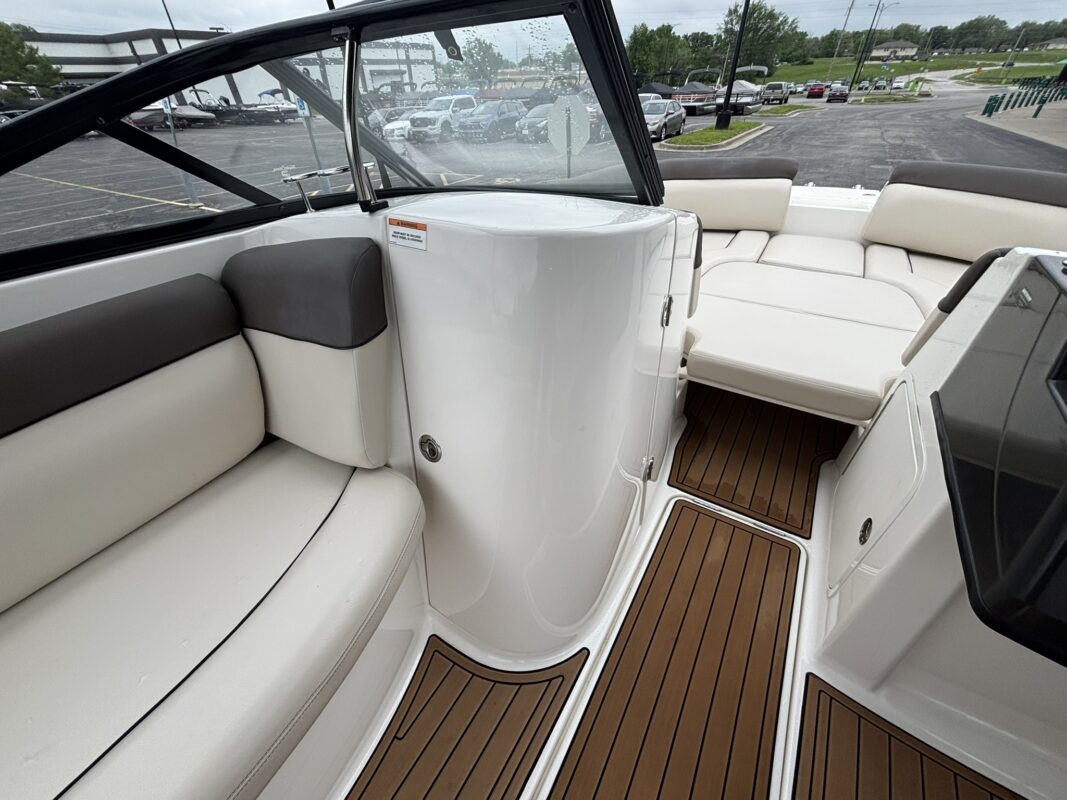 2019 Bayliner 210 DB