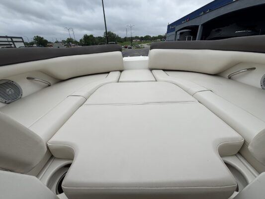 2019 Bayliner 210 DB